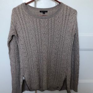American Eagle Women’s Sweater with zippers